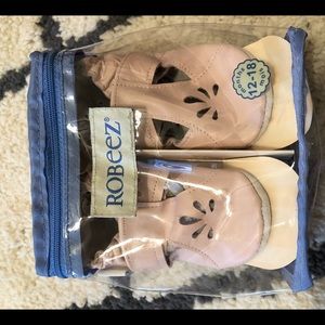 BNIB ROBEEZ light pink size 12/18m